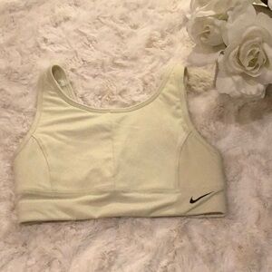 Preloved Nike sports bra size medium